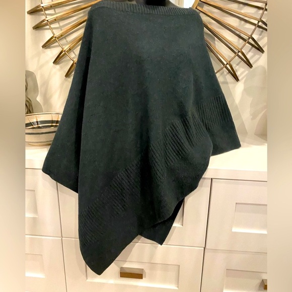 Forest green poncho / cape - Picture 1 of 5
